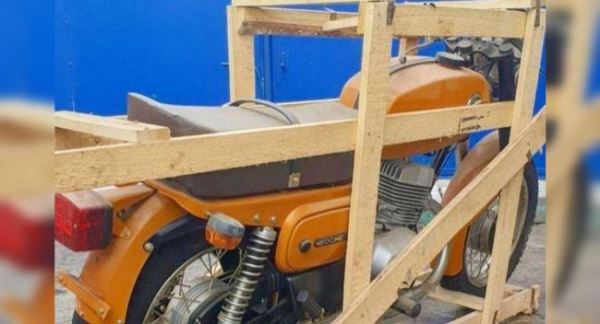 Найден 29-летний советский мотоцикл «Восход» в заводской коробке