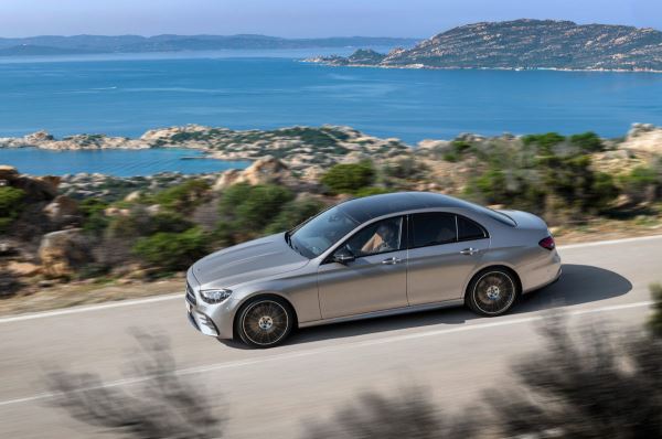 Mercedes-Benz назвал цены на новый седан E-Class в России