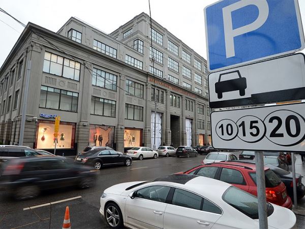 Парковки на всех улицах Москвы станут бесплатными