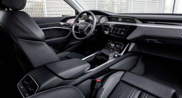 Audi начала продажи электрического кроссовера Audi e-tron в России