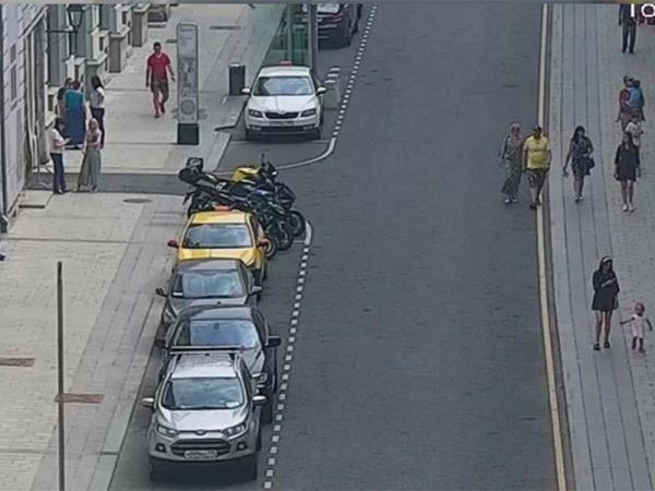В Москве появился новый вид разметки для парковок