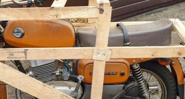 Найден 29-летний советский мотоцикл «Восход» в заводской коробке