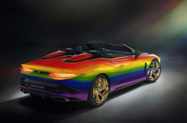 Bentley выкрасила Mulliner Bacalar в цвета радуги